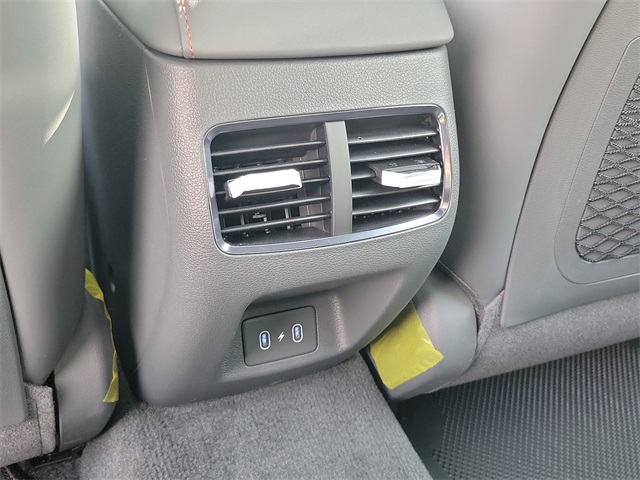 Vehicle image 19 of 25