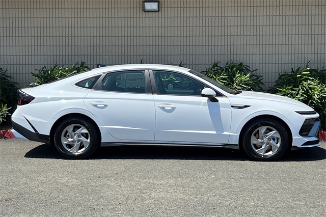 2025 Hyundai Sonata SE Image 4 of 24