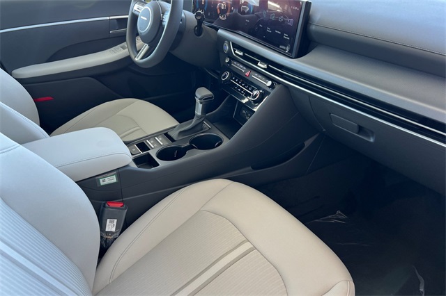 2025 Hyundai Sonata SE Image 19 of 24