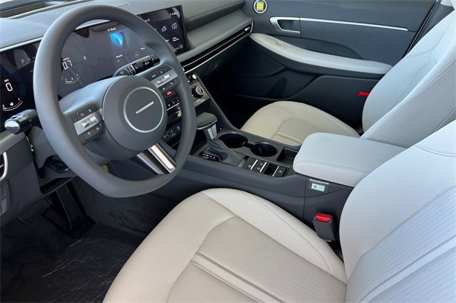 2025 Hyundai Sonata SE Image 20 of 24
