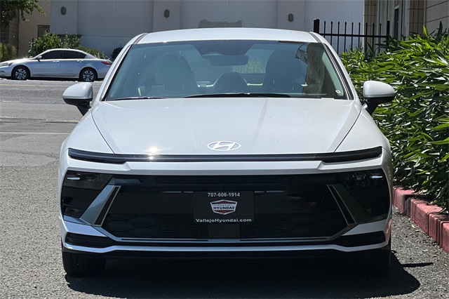 2025 Hyundai Sonata SE Image 2 of 24