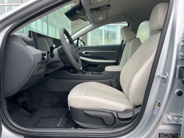 Vehicle image 8 of 20