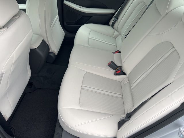 Vehicle image 18 of 20