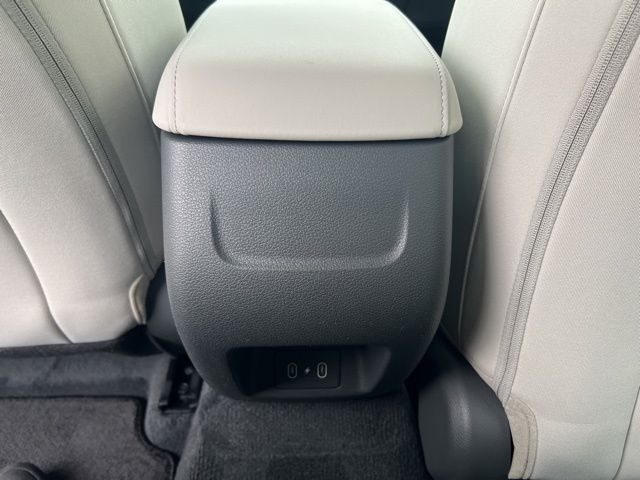 Vehicle image 19 of 20