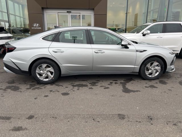 Vehicle image 5 of 20