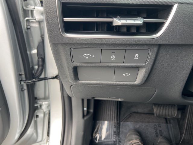 Vehicle image 17 of 20