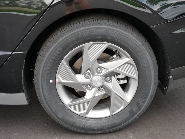 Vehicle image 4 of 10