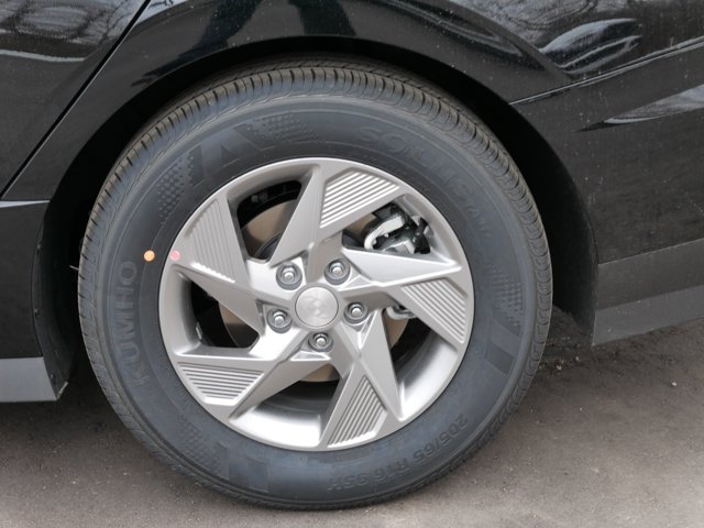 Vehicle image 4 of 10