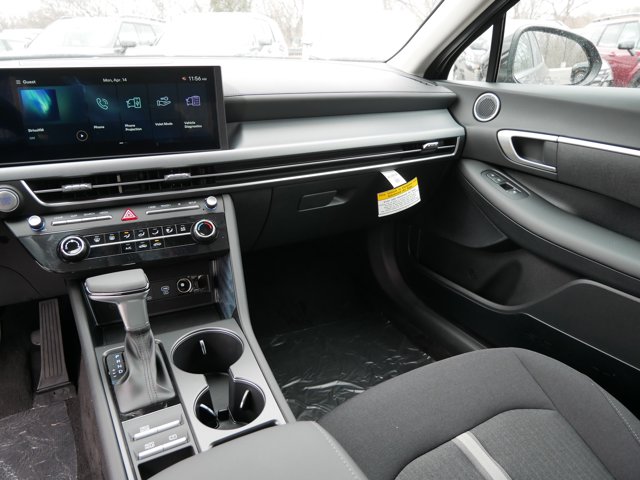 Vehicle image 8 of 10
