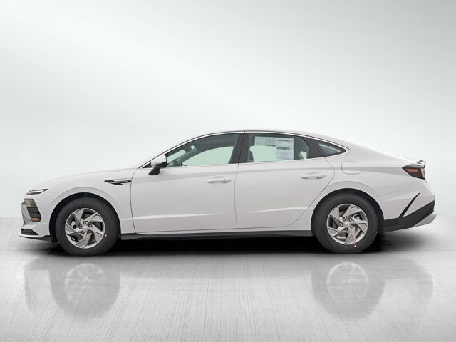 Vehicle image 4 of 23
