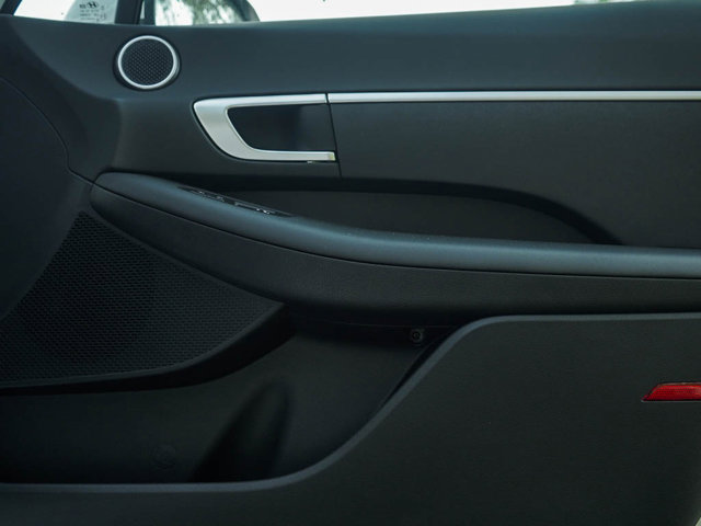 Vehicle image 6 of 23