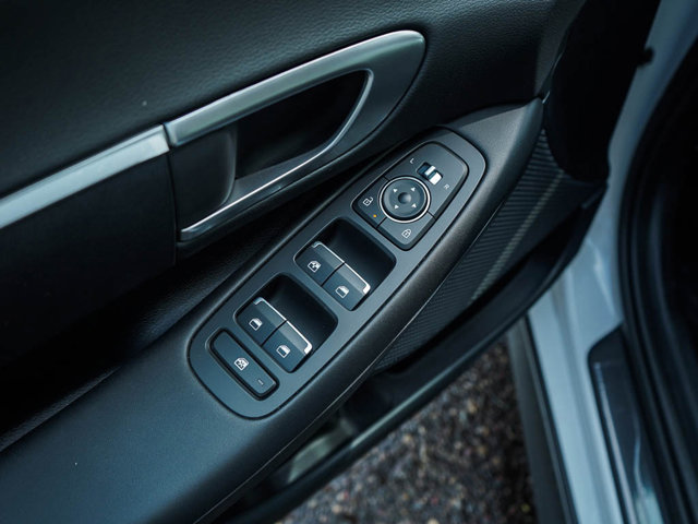 Vehicle image 16 of 23