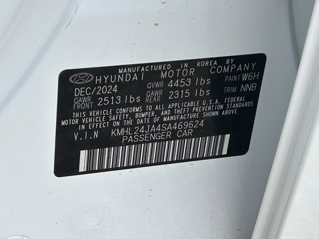 Vehicle image 16 of 17