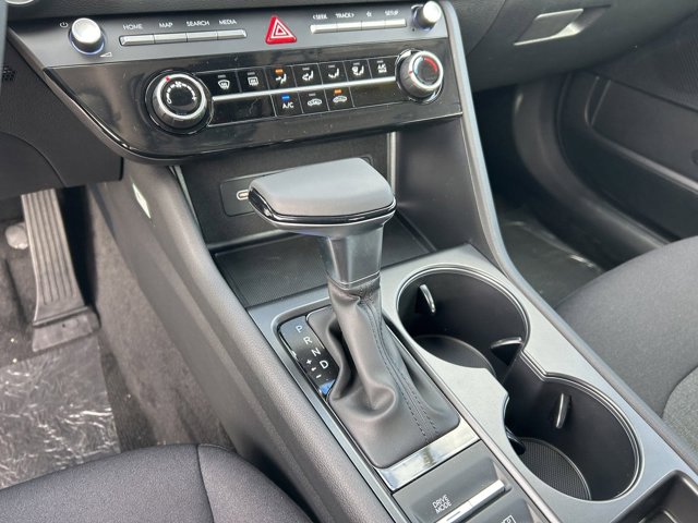Vehicle image 15 of 17
