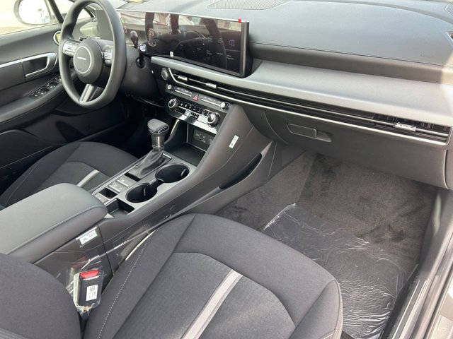 Vehicle image 7 of 17