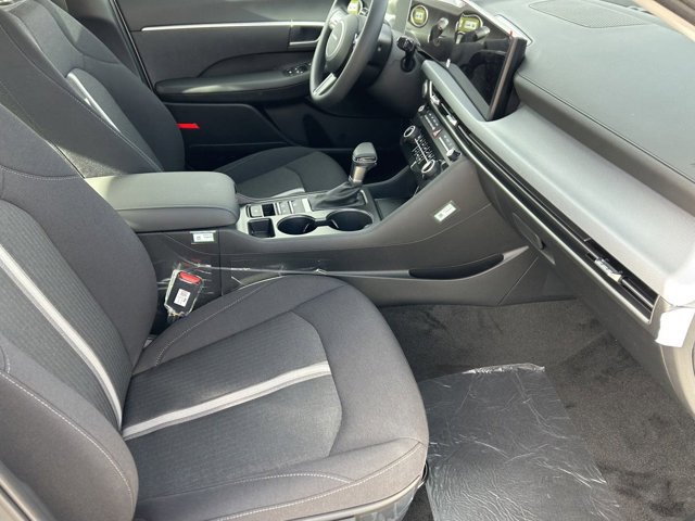 Vehicle image 8 of 17