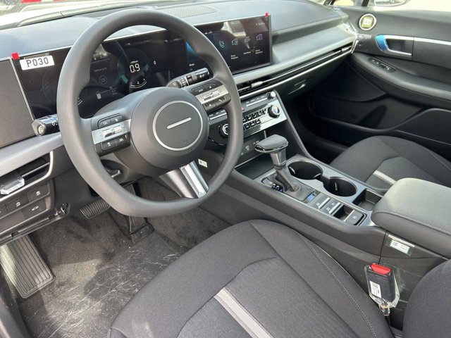 Vehicle image 11 of 17