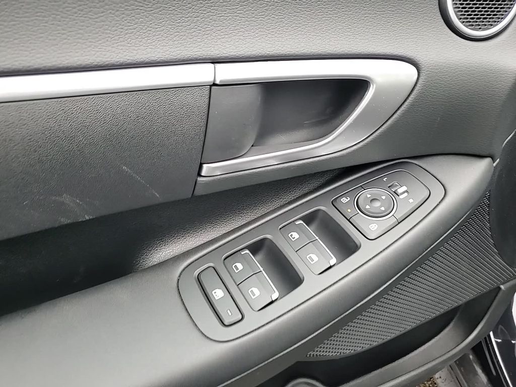 2025 Hyundai Sonata SE Image 20 of 24