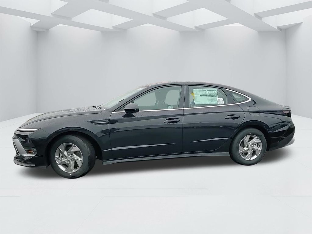 2025 Hyundai Sonata SE Image 2 of 24