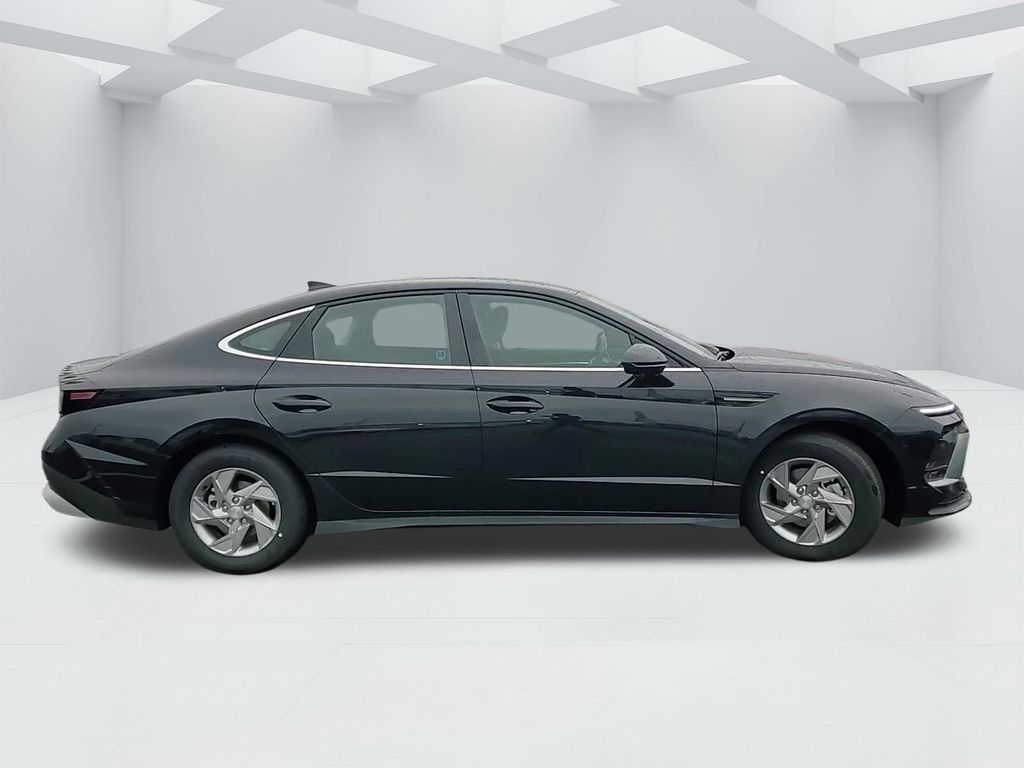 2025 Hyundai Sonata SE Image 7 of 24