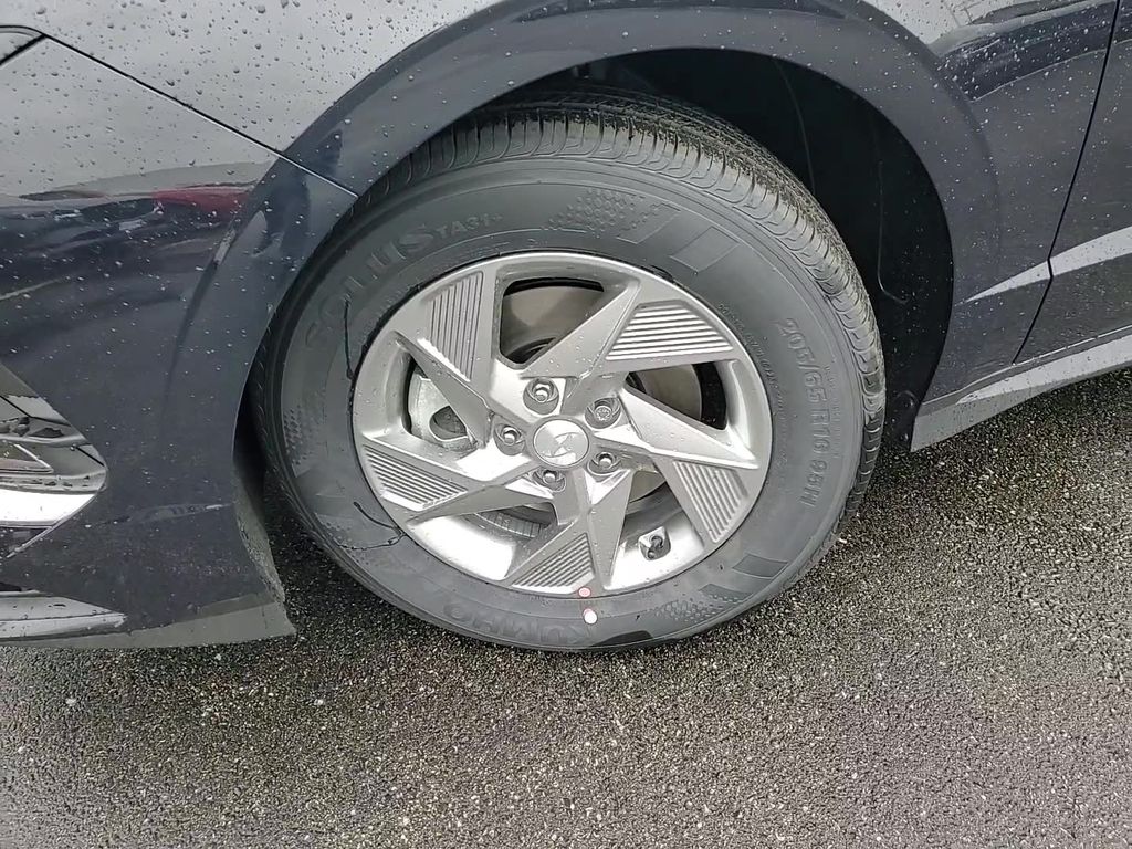 2025 Hyundai Sonata SE Image 10 of 24