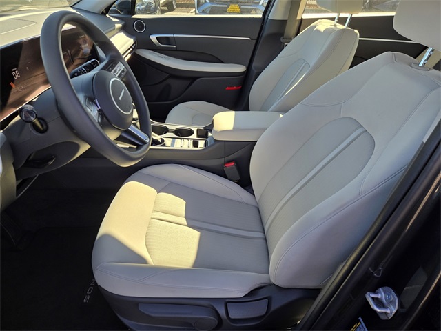 2025 Hyundai Sonata SE Image 12 of 27