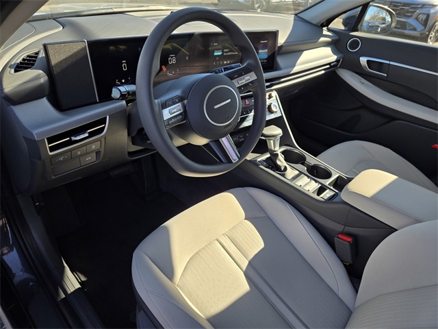 2025 Hyundai Sonata SE Image 15 of 27
