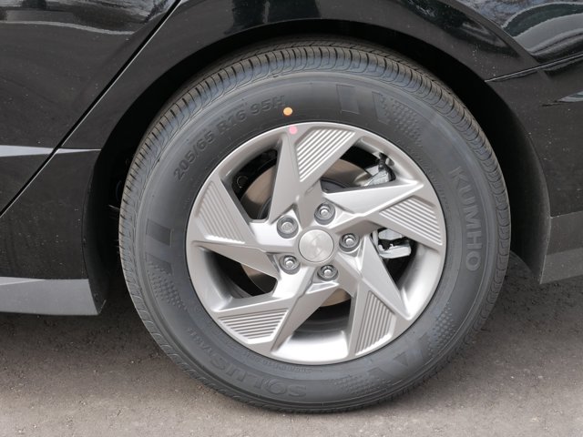 Vehicle image 4 of 10