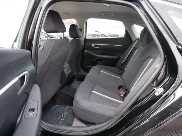 Vehicle image 6 of 10