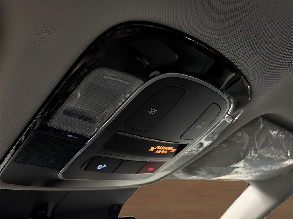 Vehicle image 21 of 25