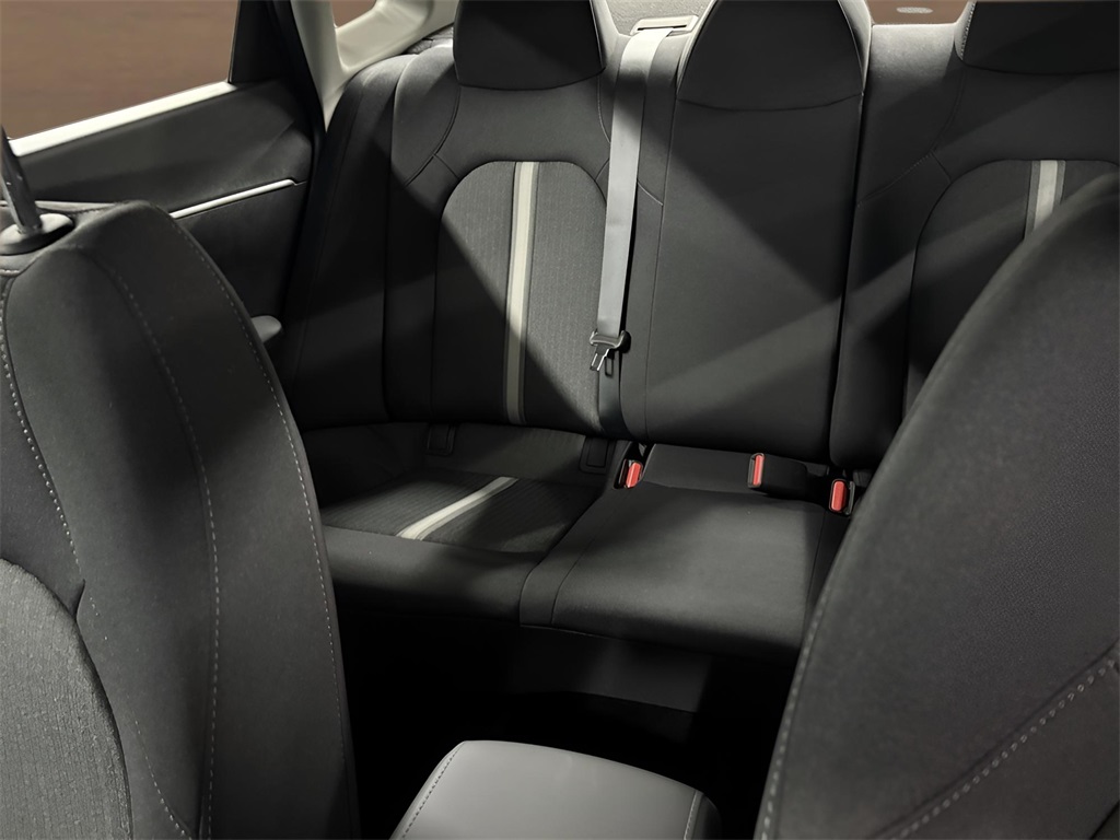 Vehicle image 13 of 25