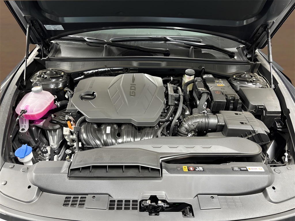 Vehicle image 10 of 25