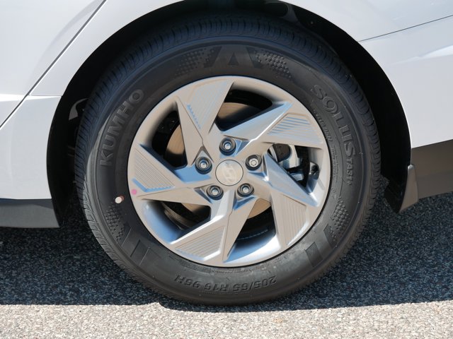 Vehicle image 4 of 10