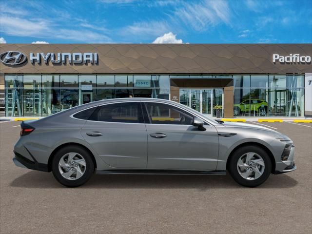 Vehicle image 4 of 17