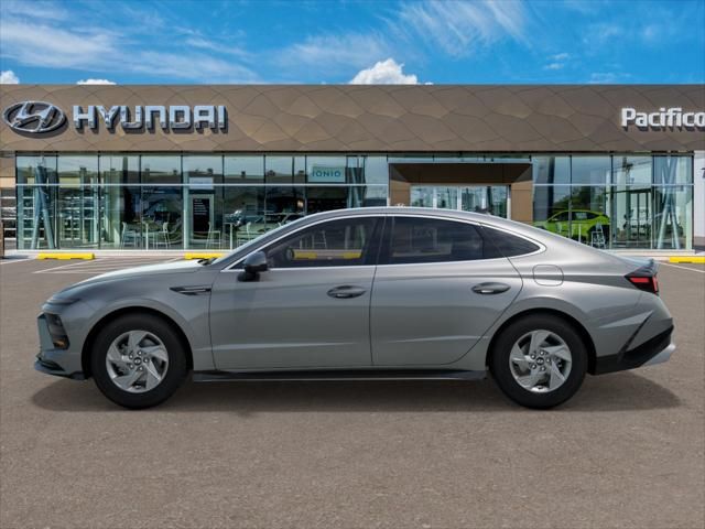 Vehicle image 7 of 17