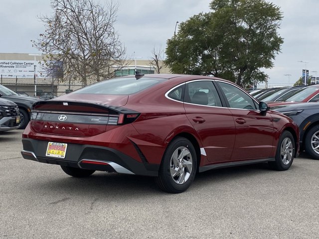Vehicle image 4 of 18