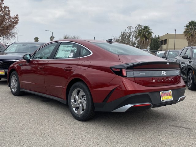 Vehicle image 5 of 18