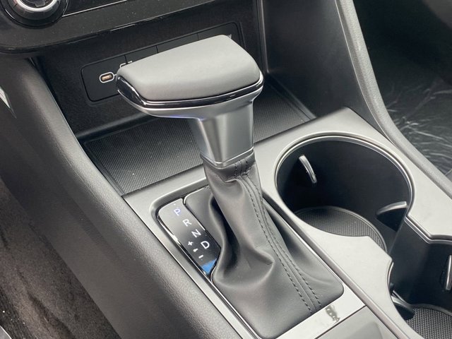 Vehicle image 16 of 18