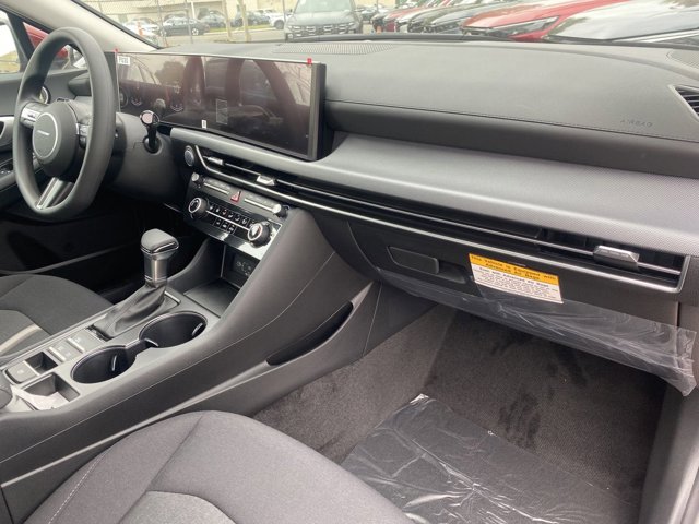 Vehicle image 9 of 18