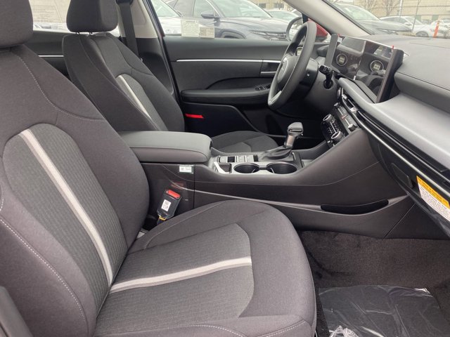 Vehicle image 8 of 18