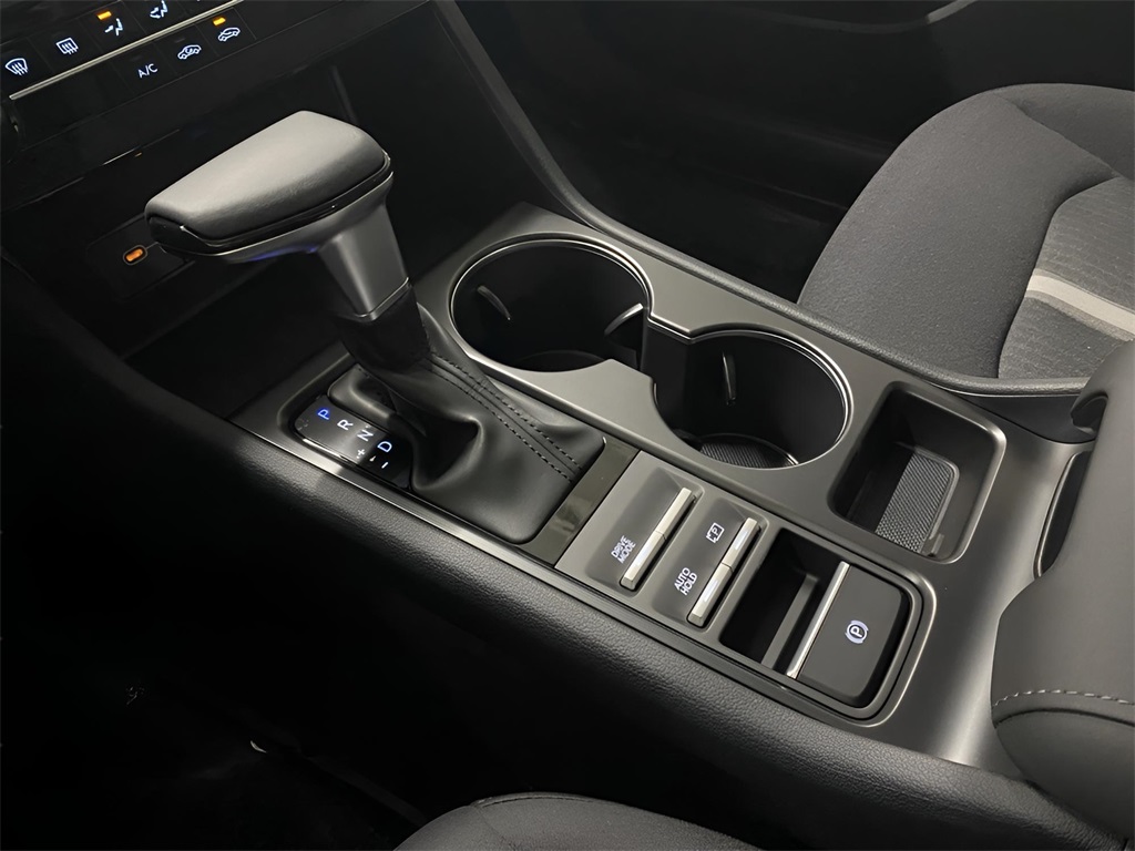 Vehicle image 15 of 34