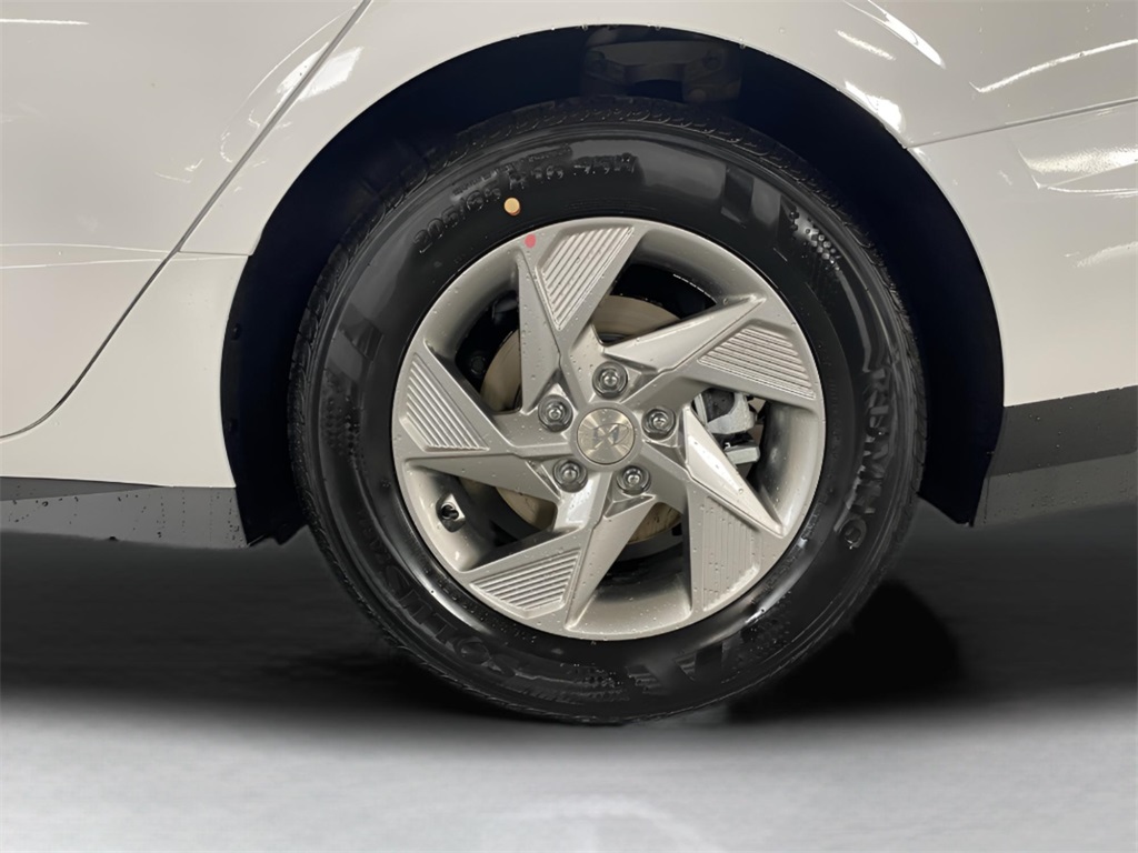 Vehicle image 10 of 34