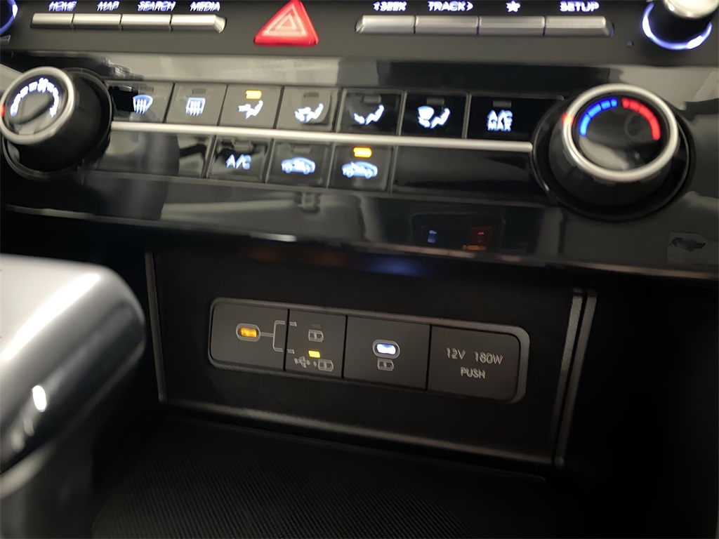 Vehicle image 22 of 34