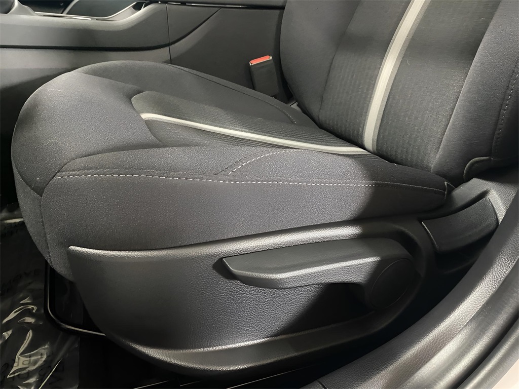 Vehicle image 23 of 34