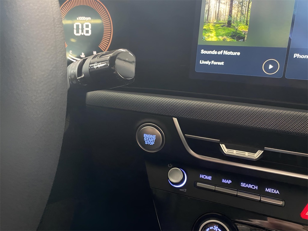 Vehicle image 20 of 34