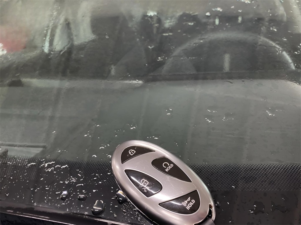 Vehicle image 32 of 34