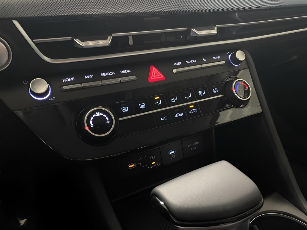 Vehicle image 21 of 34