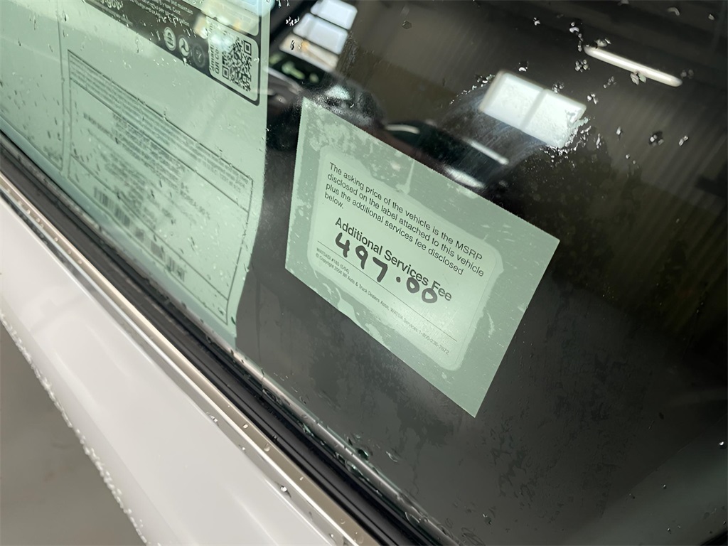 Vehicle image 33 of 34