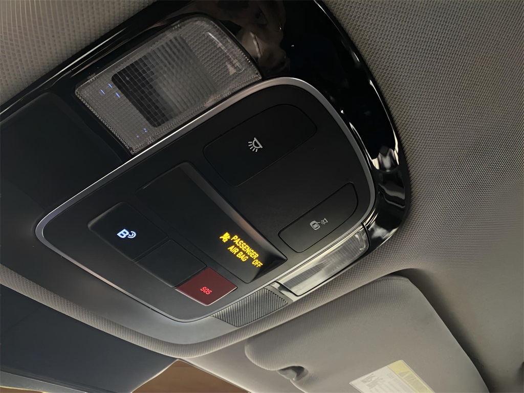 Vehicle image 18 of 34