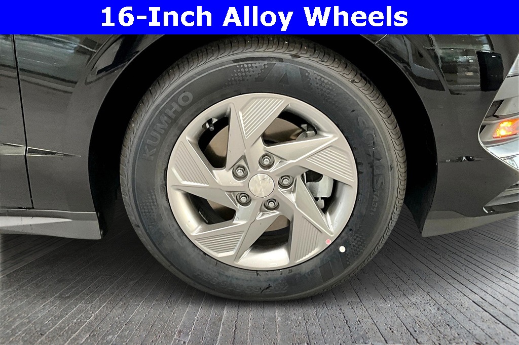 2025 Hyundai Sonata SE Image 6 of 14